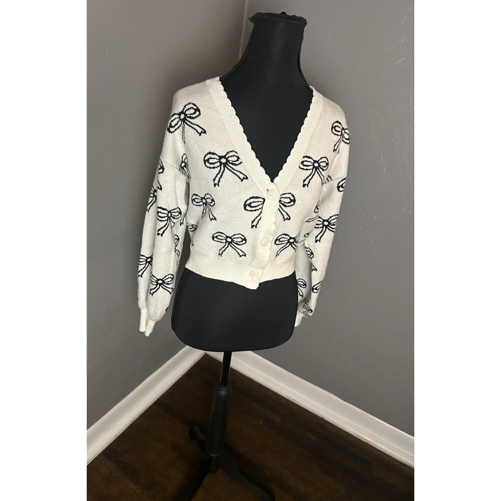 Willow & Wind Pink Bow White Knit Cardigan Sweater V‎ Neck Size S Scalloped Trim
